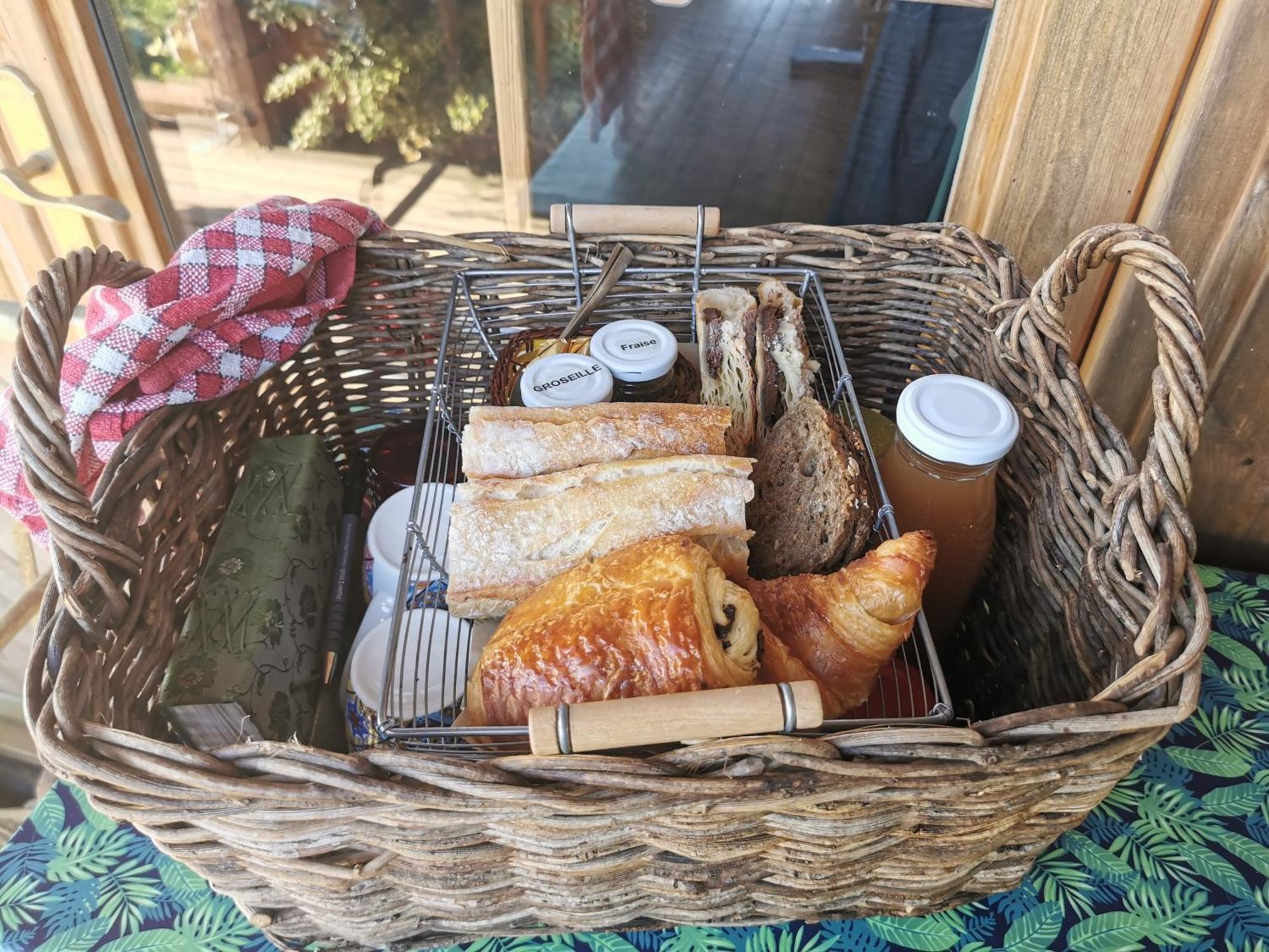 La Bulle Des Champs Bed & Breakfast Champmotteux Rom bilde